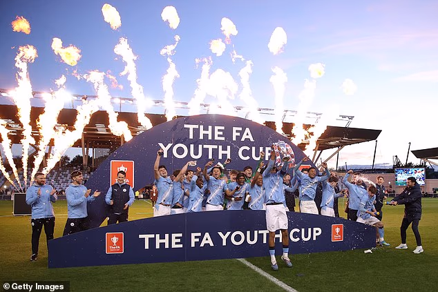Fletcher je bio ljut zbog onoga što je smatrao kao 'parada Man Cityja' nakon njihove pobjede od 2-1 u Youth Cupu