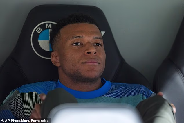 Kylian Mbappe tvrdi da je ovaj tjedan postao 'četvrti izbor' za napadača Real Madrida, što je posljednji znak nesloge iza kulisa kluba