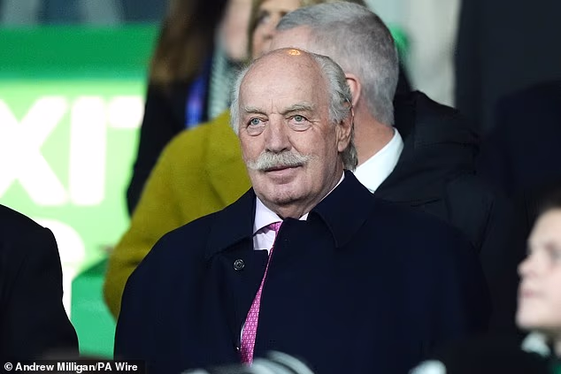 Većinski dioničar Dermot Desmond naišao je na žestoke kritike navijača