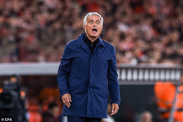 Mourinho bi u subotu navečer trebao posljednji put preuzeti Benficu