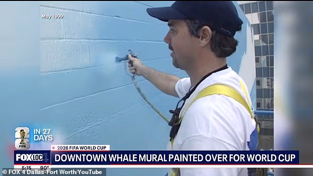 Wyland, umjetnik, naslikao je mural 1999., ali sada se čini da je zauvijek nestao