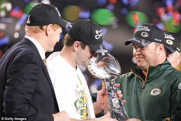 Ponovno će se sastati s novim trenerom Steelersa Mikeom McCarthyjem nakon što su osvojili Super Bowl 2011.