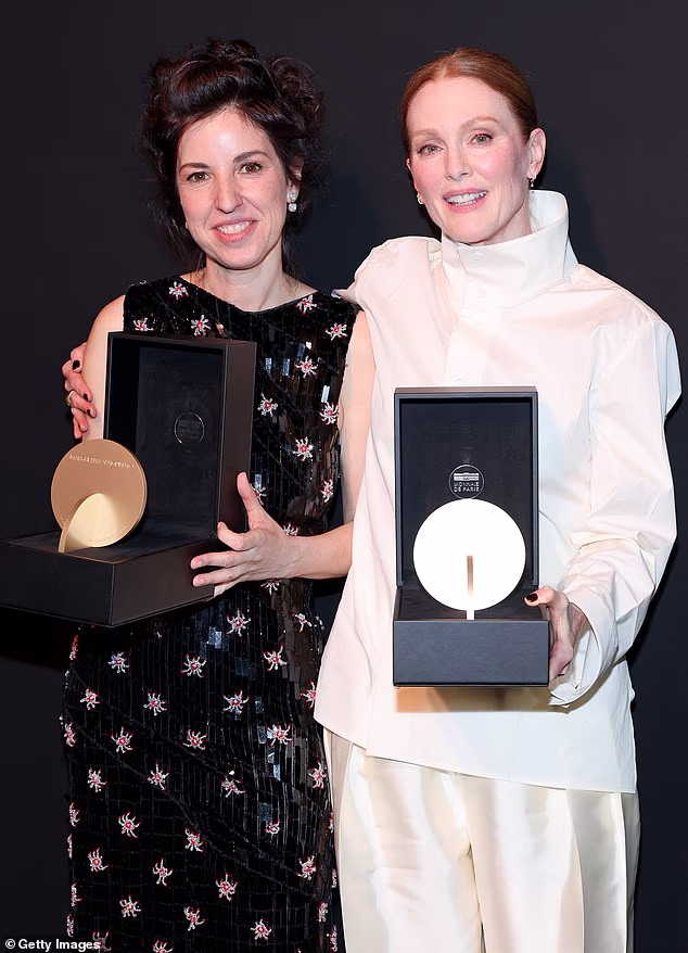 Nagrada Kering Women In Motion za 2026. dodijeljena je Oscarom nagrađenoj glumici Julianne i talijanskoj redateljici Margheriti Spampinato