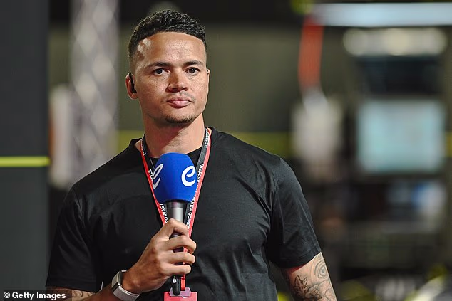Bivši nogometaš Premier lige, snimljen tijekom londonskog E-Prixa 2024., zarađivao je oko 190.000 funti godišnje kao BBC-jev voditelj