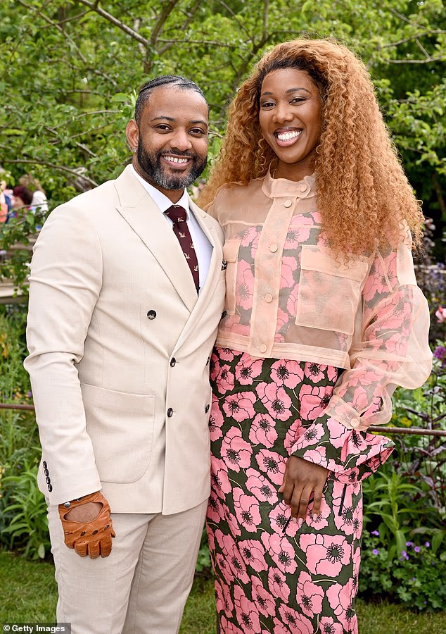 JB Gill i Montell Douglas