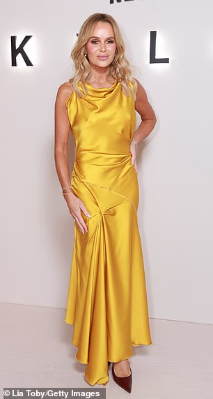 Amanda Holden izgledala je senzacionalno u zlatnoj svilenoj slip haljini