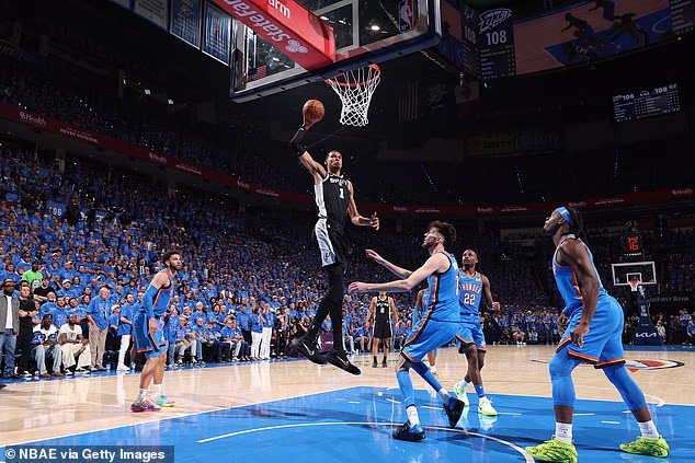 Spursi su u ponedjeljak navečer pobijedili aktualne prvake NBA lige sa 122-115 i izborili vodstvo