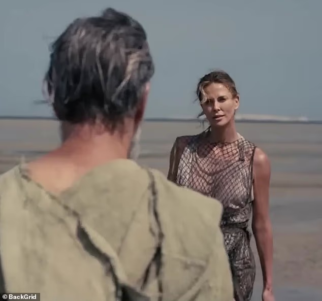 Theron i Damon u sceni iz Odiseje; rekao je da je dobila na 'genetičkoj lutriji'
