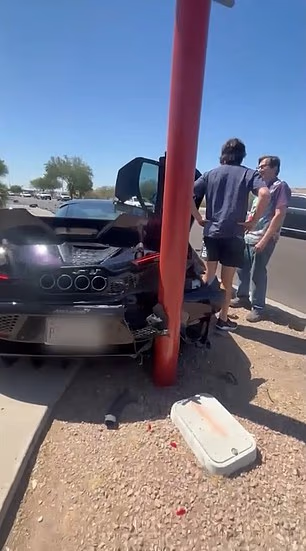Njegov McLaren bio je omotan oko stupa nakon incidenta u srijedu
