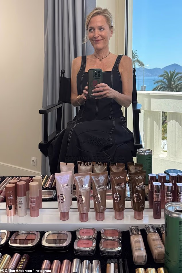 Gillian je podijelila pogled na svoje glam make up pripreme