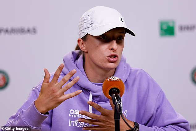 Prvakinja Wimbledona Iga Swiatek pitala je one u prostoriji tijekom svoje press konferencije žele li ¿gubiti vrijeme na ovo pitanje¿