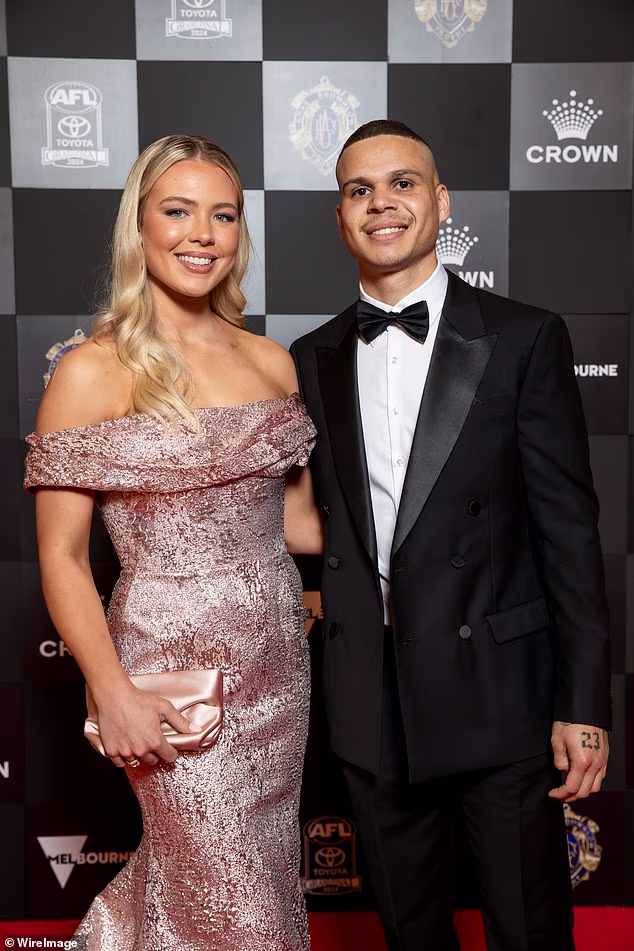 Hazelino rođenje dolazi nakon što je razvod njezinih roditelja zaprepastio svijet kad je otkriven u srpnju prošle godine (Hill i Devlin na slici su na ceremoniji dodjele Brownlow medalje 2024.)