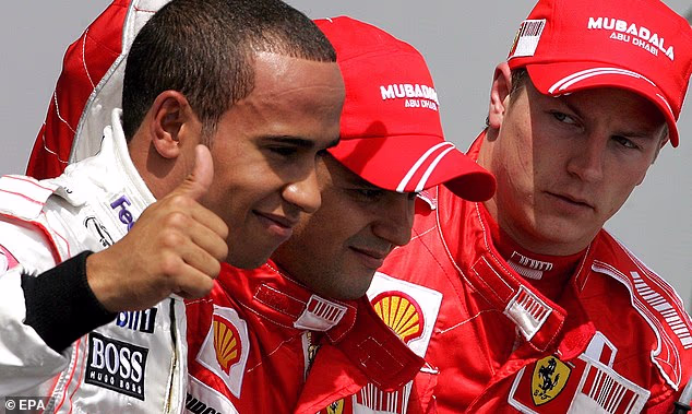 Lewis Hamilton (lijevo) predvodio je Kimija Raikkonena (desno) sa 17 bodova dvije utrke do kraja 2007. - ali Finac se vratio i osvojio naslov