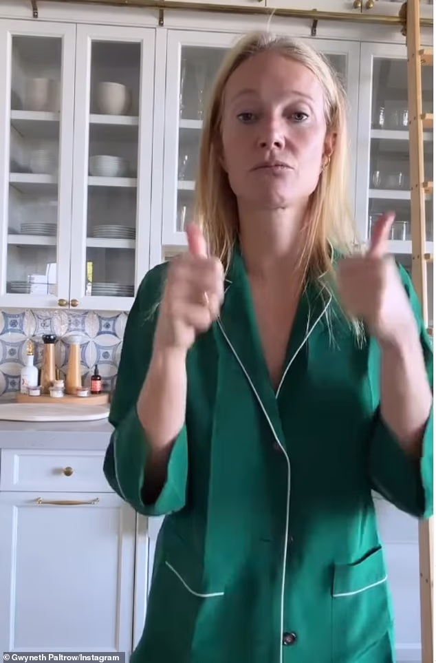 Gwyneth Paltrow nosila je zelenu pidžamu dok je pripremala doručak u kuhinji svoje vile Montecito