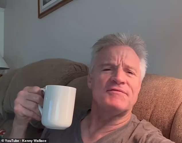 Bivši vozač Kenny Wallace kaže da je Kyleova žena Samantha ostala na stazi za start