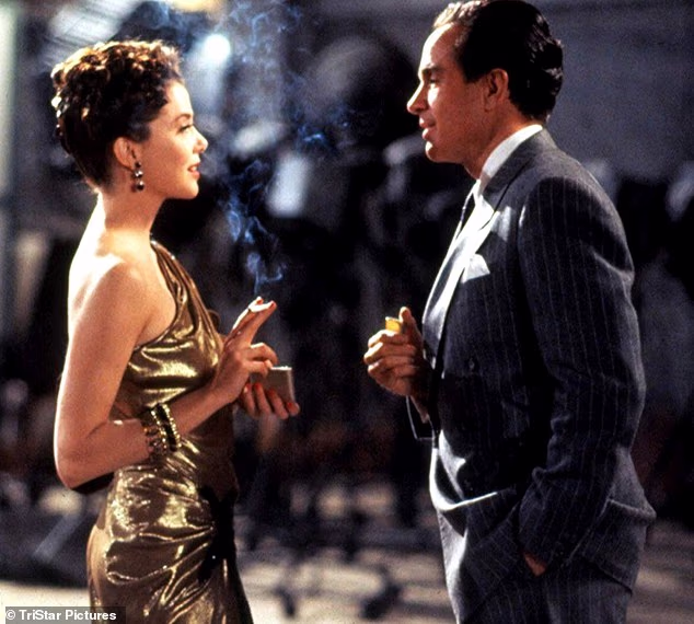 Kostimirao je Warrena Beattyja i Annette Bening u Bugsyju (1991.)