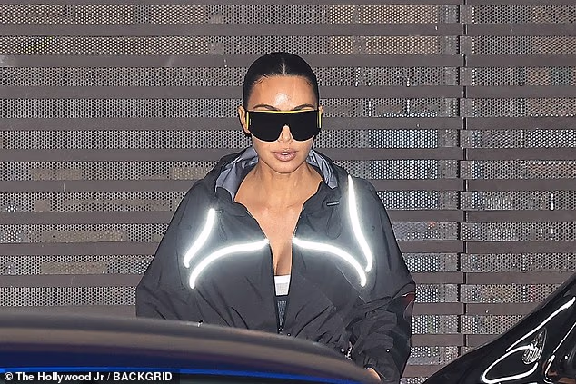 Kardashianka je nosila ogromne sjenila za večernji spoj