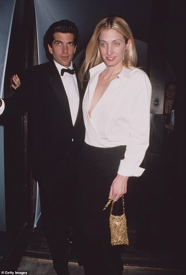 JFK Jr. se slavno oženio s Carolyn Bessette-Kennedy 1996.; Gore, 1995