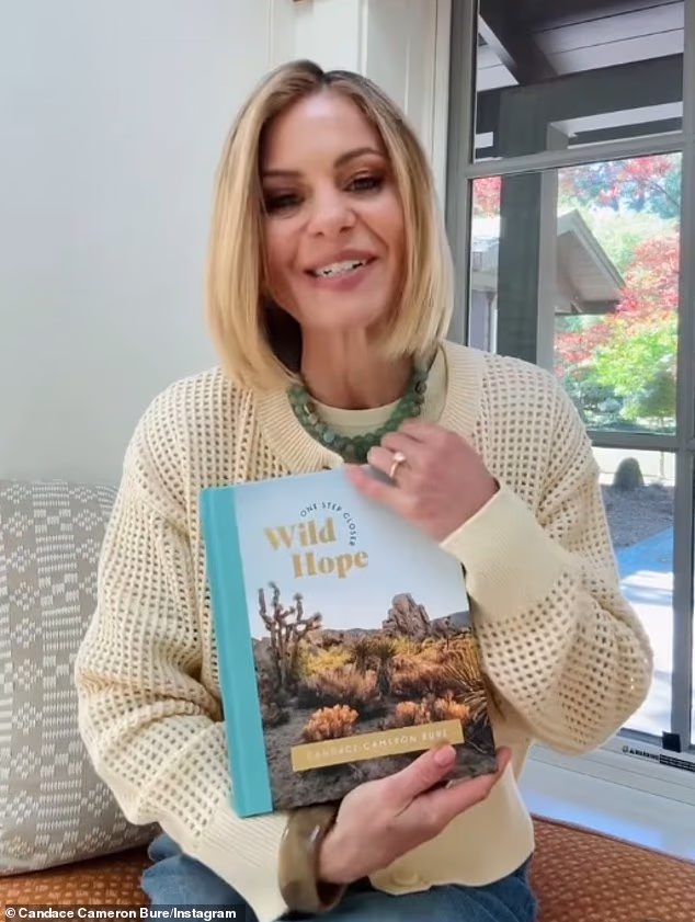 Zondervan će 9. lipnja objaviti Cameronovu posvećenu biblijsku knjigu od 208 stranica, Wild Hope (na slici 21. travnja)