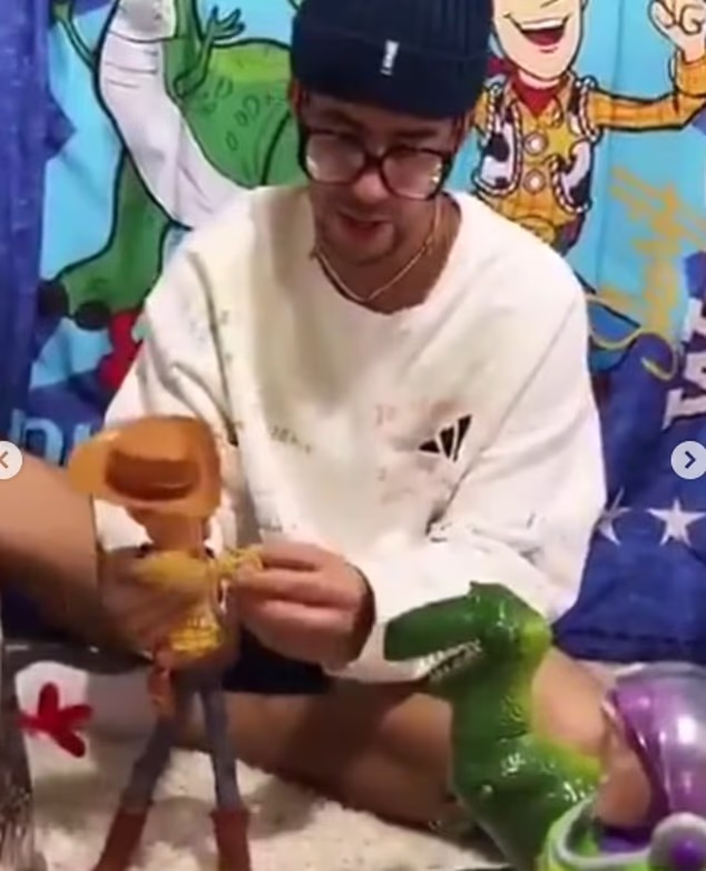 'Igrao se sa svojim lutkama Buzz i Woody, i snimao je sve te videe. I tako smo bili kao, "Možda... ne bi škodilo pitati ga." I rekao je da', rekao je redatelj