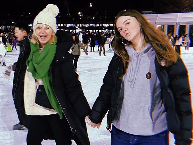 U razgovoru s DJ prijateljicom Jo Whiley ovaj tjedan, Zoe je otkrila da je Nelly odlučila živjeti sa svojim tatom