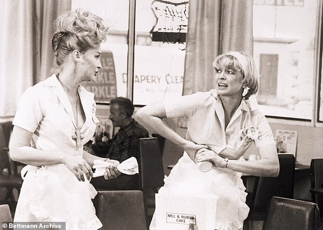 Sredinom 70-ih, Marcia je razvila produktivan radni odnos s Martinom Scorseseom, prvo s njegovom dramom iz 1974. Alice više ne živi ovdje, koja je svojoj zvijezdi, Ellen Burstyn, donijela Oscara za najbolju glumicu; Burstyn (desno) je na slici s Diane Ladd (lijevo) u filmu