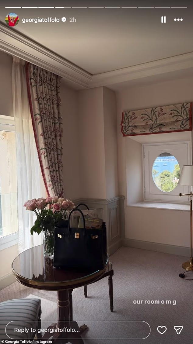 Činilo se da se otresla drame, Georgia je podijelila trenutke bijega sa svojim Instagram Stories dok su jurile kabrioletom i odsjedale u hotelu s pet zvjezdica
