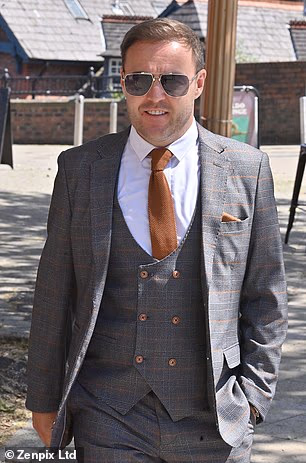 Kao i novi singl Alan Halsall