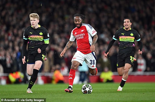 Sterling bi se možda ukrcao na zrakoplov za boje budimpeštanskog Arsenala da su stvari drugačije