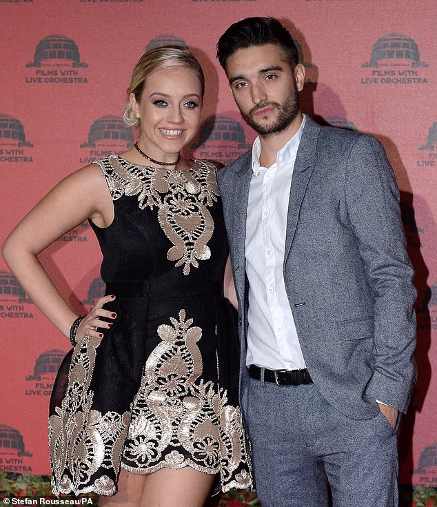Kelseyin svijet se srušio kada je njezin suprug pjevač The Wanted Tom Parker umro u dobi od 33 godine od tumora na mozgu koji se nije mogao operirati 2022. Par je dijelio šestogodišnju Aureliju i četverogodišnjeg Bodhija