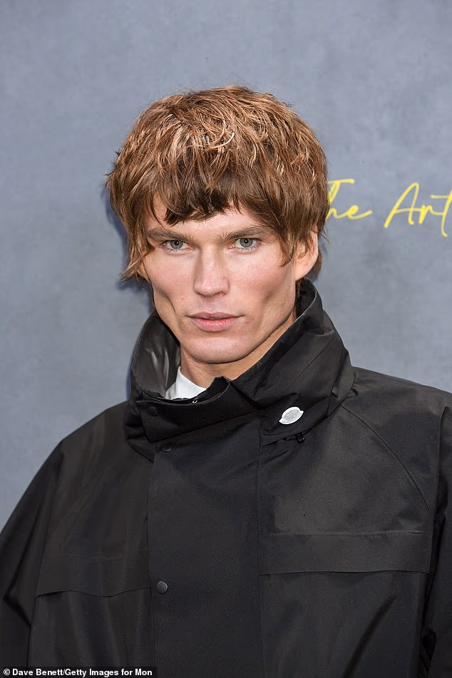 Jordan je zabrinuo mnoge svoje obožavatelje kada je izašao na London Fashion Week 2023. izgledajući nevjerojatno mršavo (na slici)
