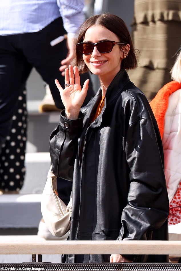 Lily Collins se također pojavila