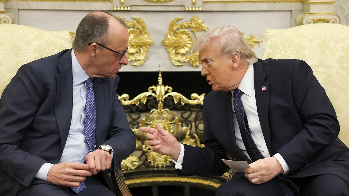 Njemački kancelar Friedrich Merz i predsjednik Donald Trump govore u Ovalnom uredu
