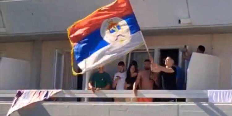PROTJERAN IZ HRVATSKE! Bosanca i Hercegovca skupo stajalo mahanje krivom zastavom s hotelskog balkona u Istri