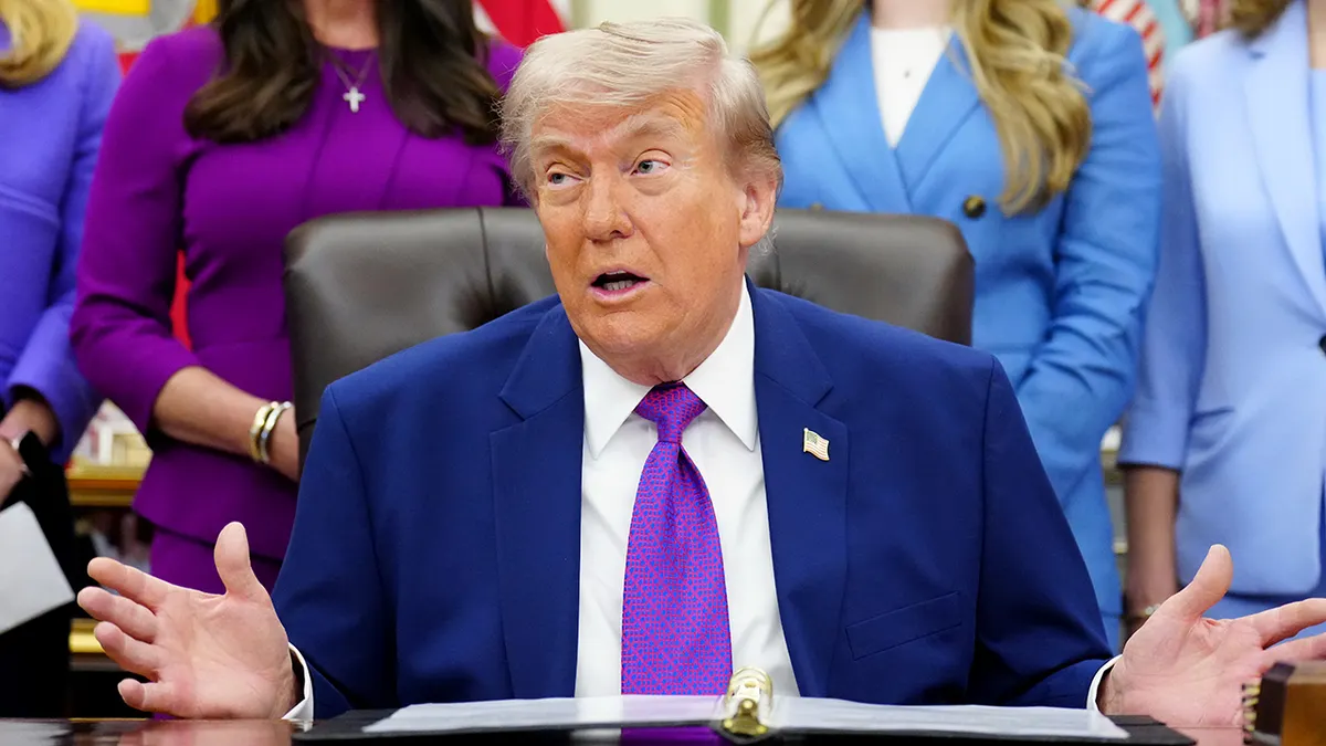 Predsjednik Donald Trump govori u Ovalnom uredu Bijele kuće