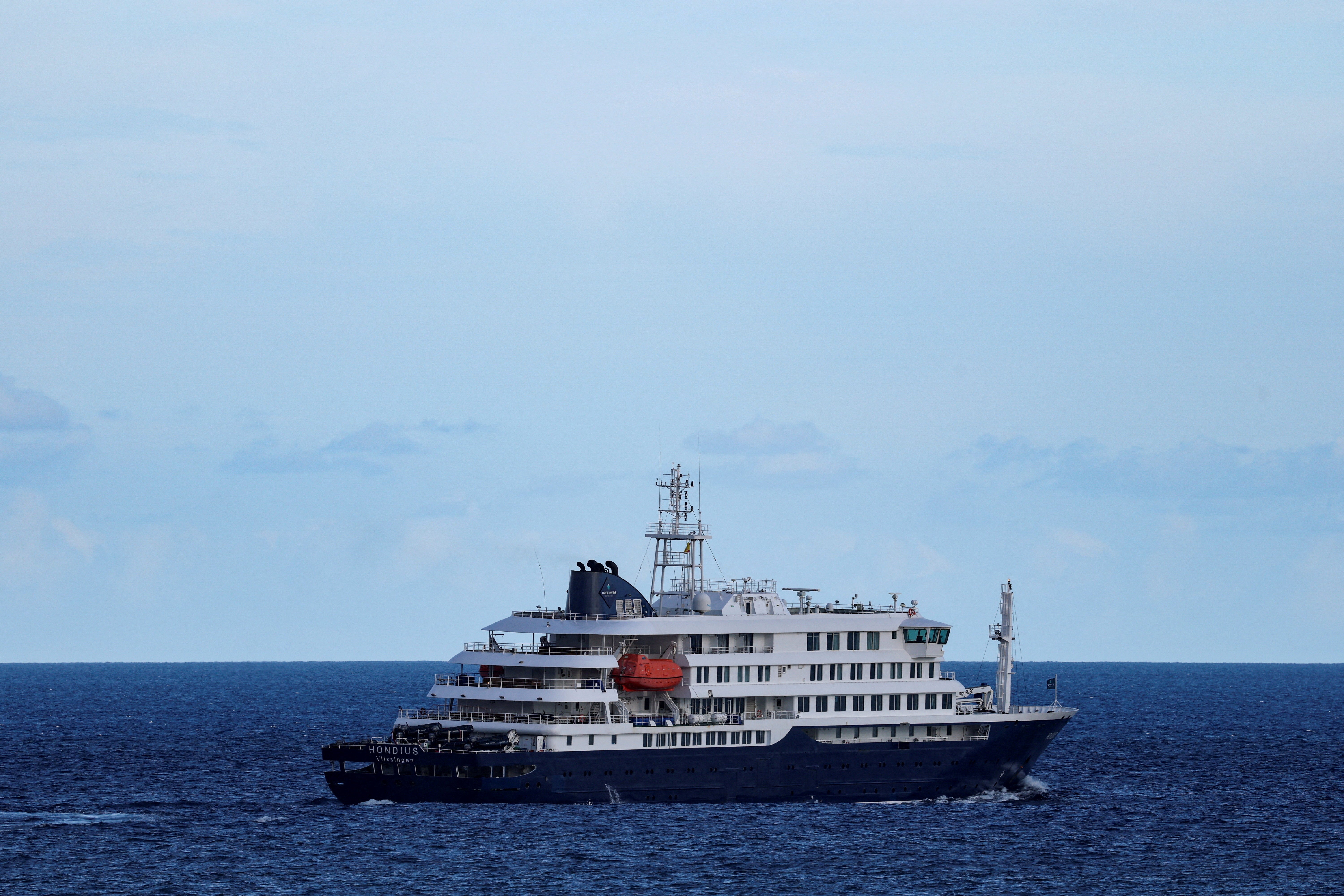 Brod za krstarenje MV Hondius napušta luku Granadilla de Abona