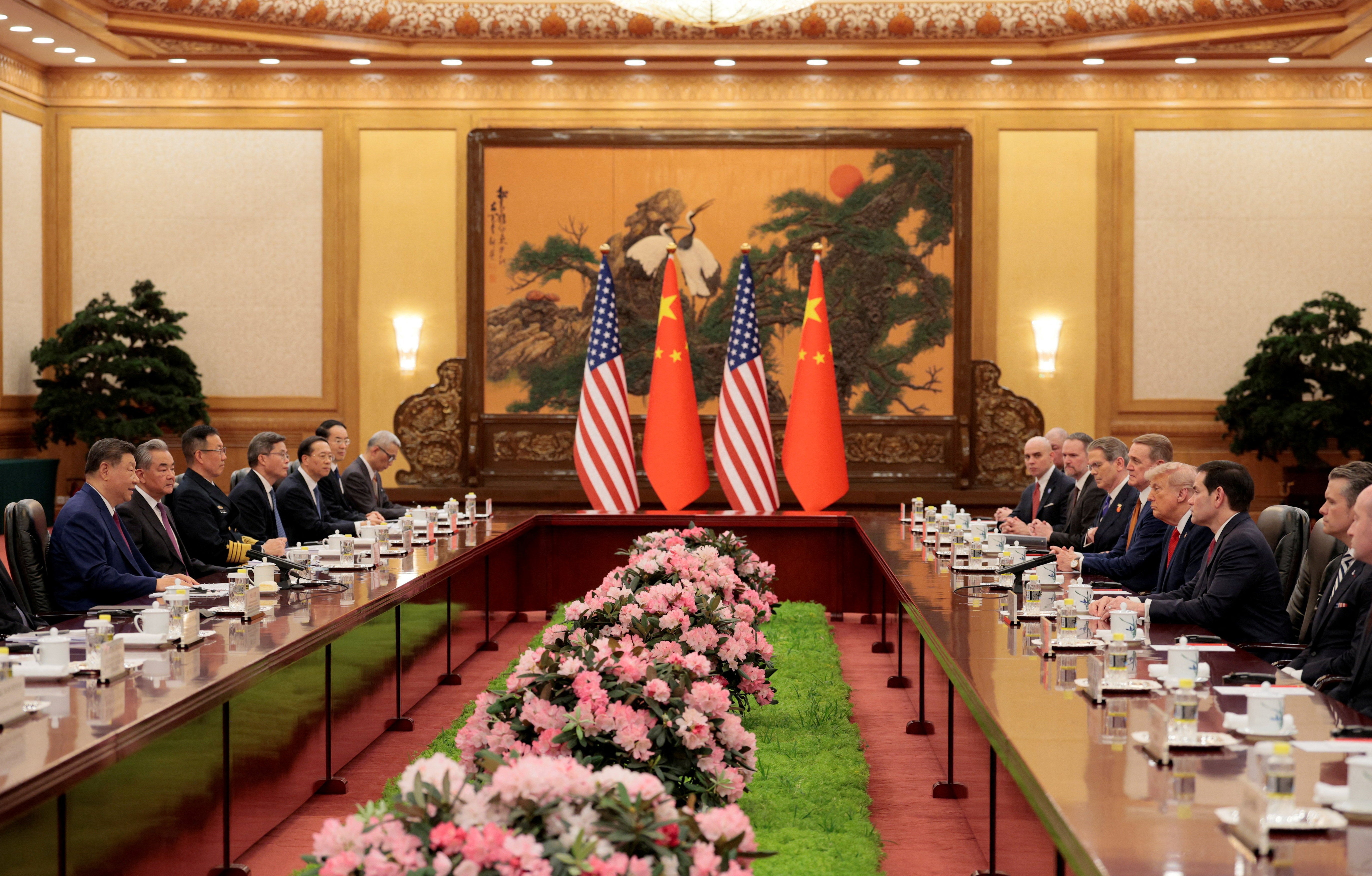 Američki predsjednik Donald Trump sudjeluje na proširenom bilateralnom sastanku s kineskim predsjednikom Xi Jinpingom u Velikoj dvorani naroda u Pekingu