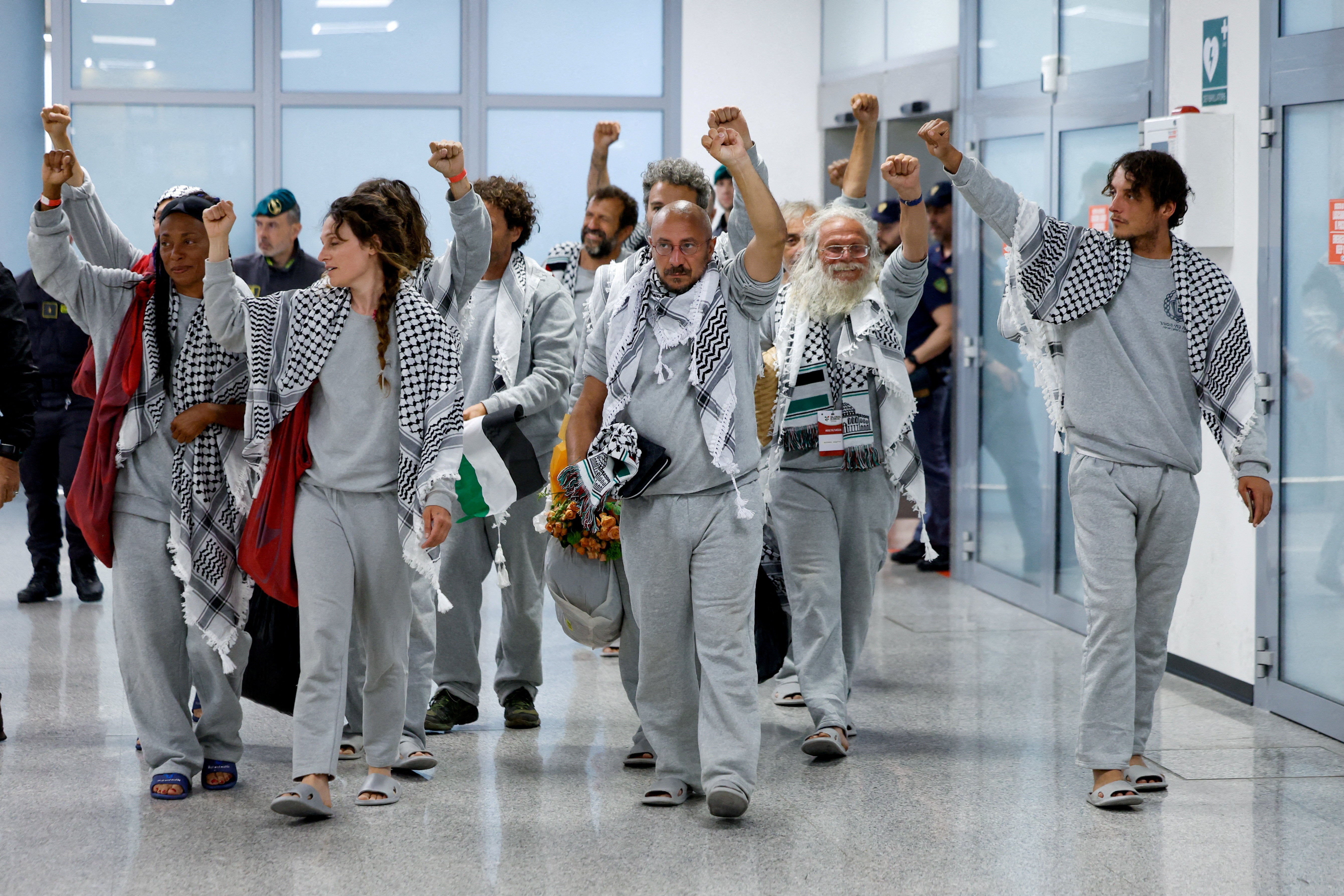 Skupina talijanskih aktivista stiže kući u zračnu luku Fiumicino