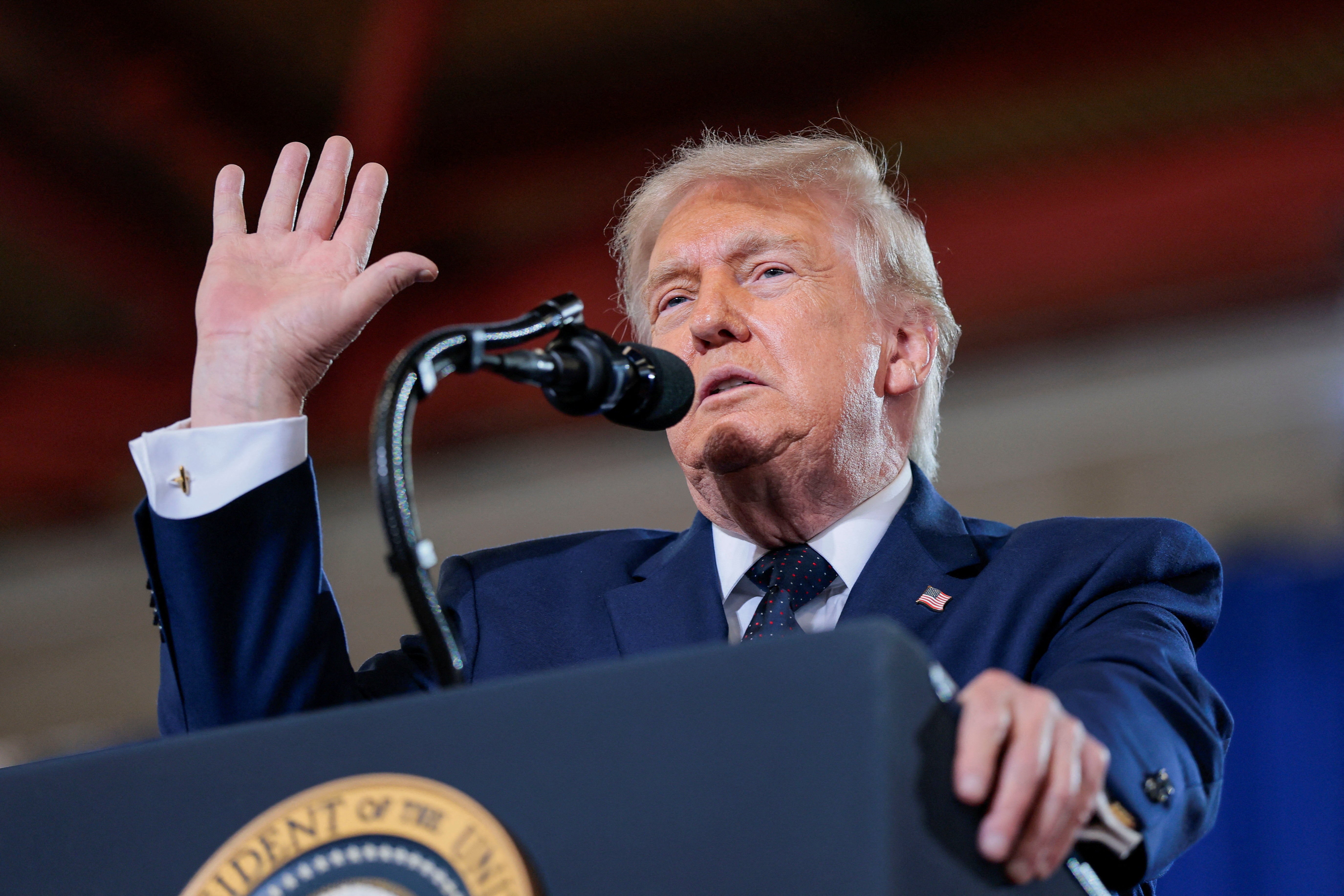 Ova objava dolazi nekoliko sati nakon što je predsjednik Donald Trump upozorio da je spreman 'odnijeti ih u tisuću paklova' ako Teheran odbije američke uvjete