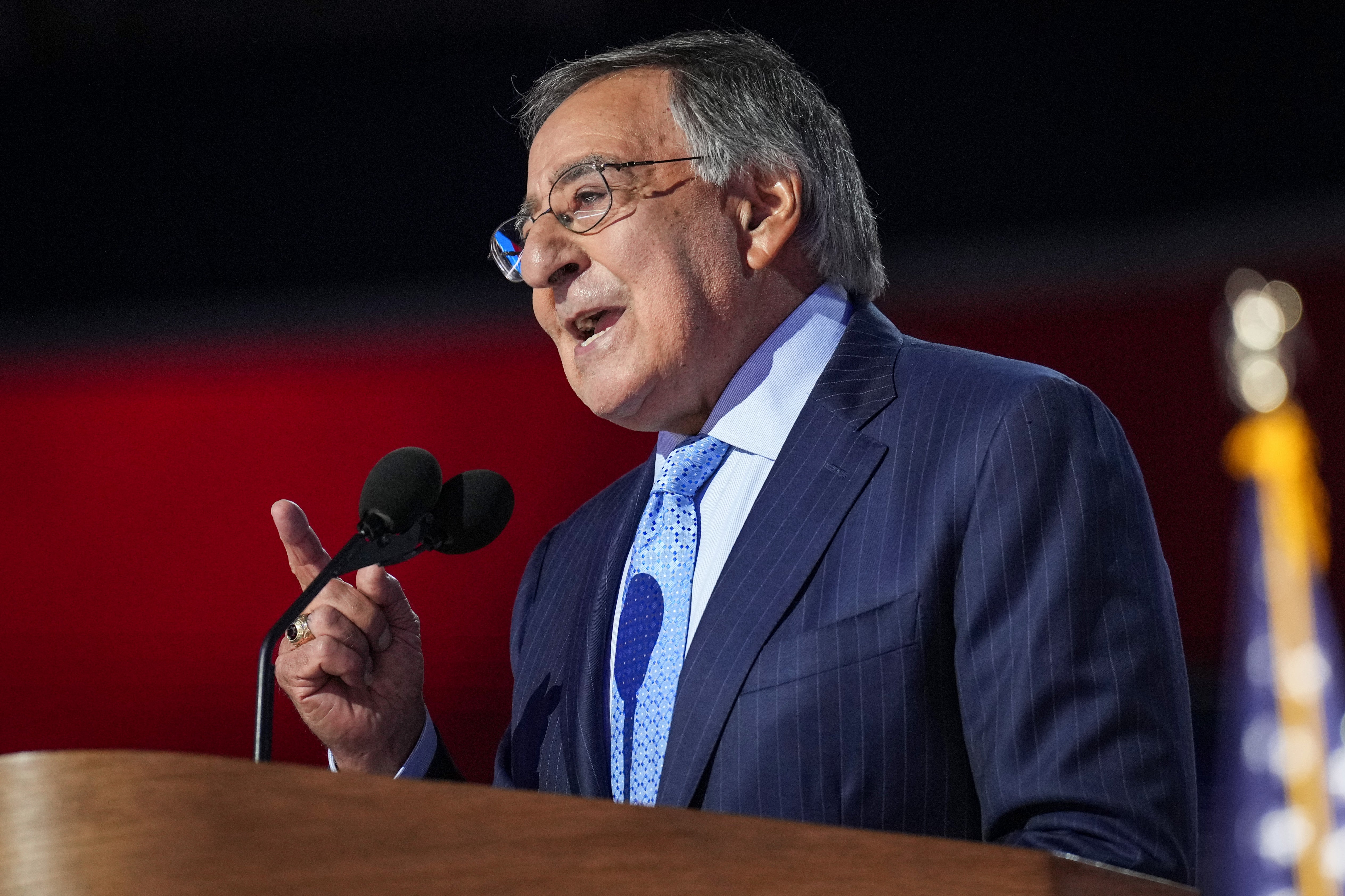 Bivši direktor CIA-e Leon Panetta upozorio je da Iran 'ima pištolj uperen' sve dok kontrolira Hormuški tjesnac