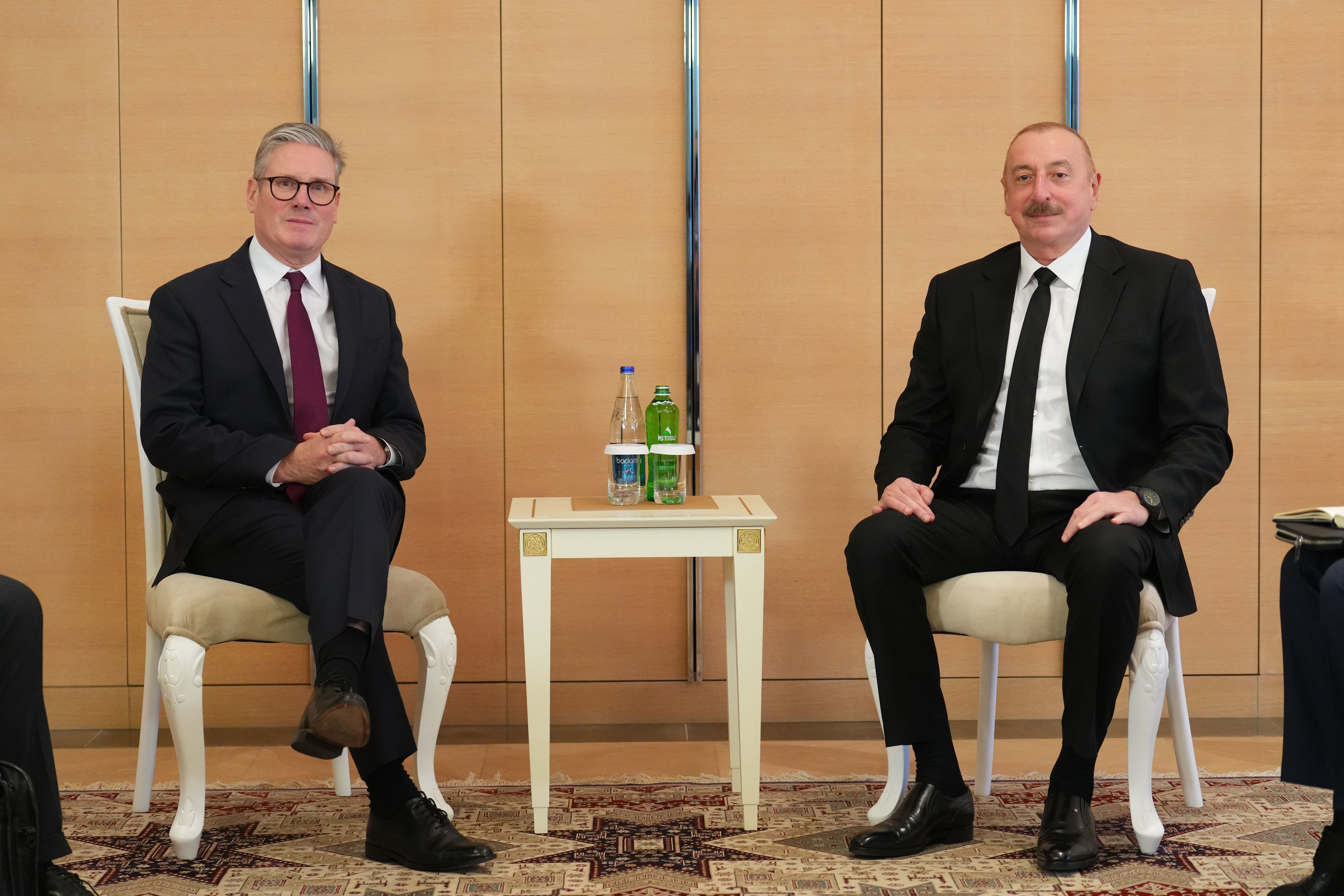 Keir Starmer s predsjednikom Azerbajdžana Ilhamom Aliyevim na COP29 2024. Vlada se suočava s pozivima da uvjetuje suradnju s režimom značajnim poboljšanjima ljudskih prava