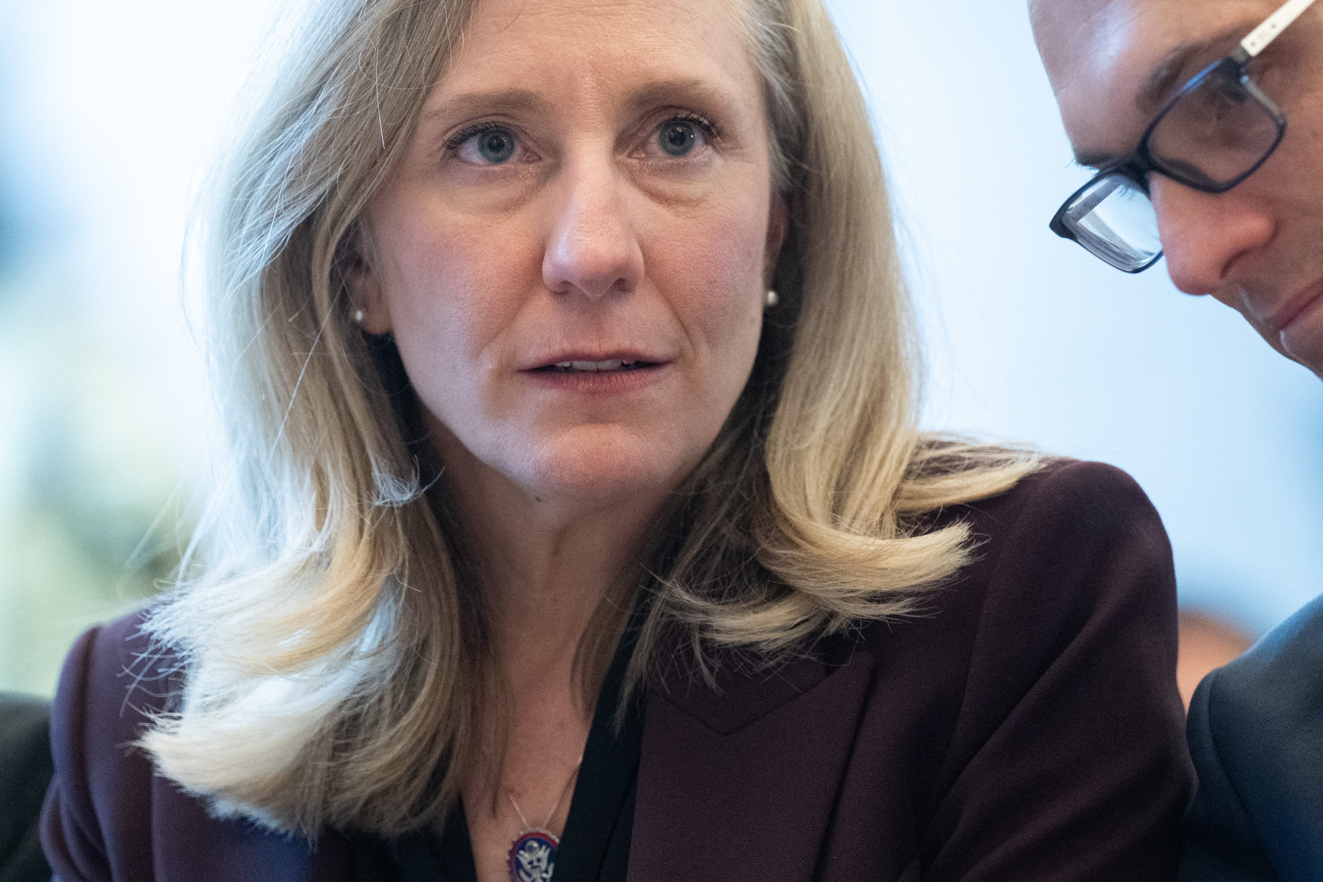 Guvernerka Virginije Abigail Spanberger kritizirala je poništavanje referenduma od strane vrhovnog suda države. Ali ona malo toga može učiniti.