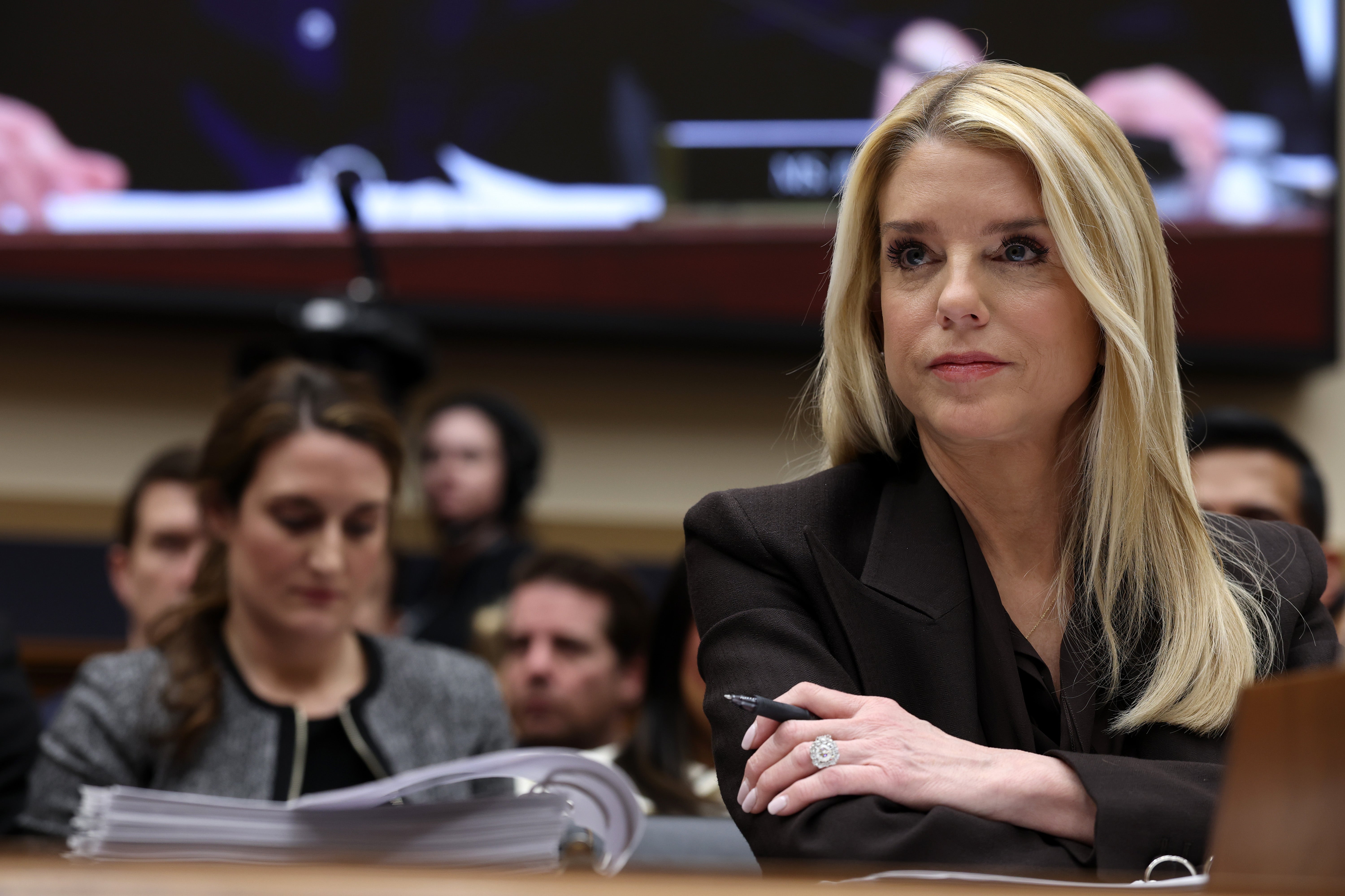 Bivša AG Pam Bondi vraća se u središte pozornosti Jeffreyja Epsteina u petak dok je istražitelji Predstavničkog doma ispituju iza zatvorenih vrata zbog kaotičnog postupanja Trumpove administracije sa dosjeima slučaja zloglasnog seksualnog predatora