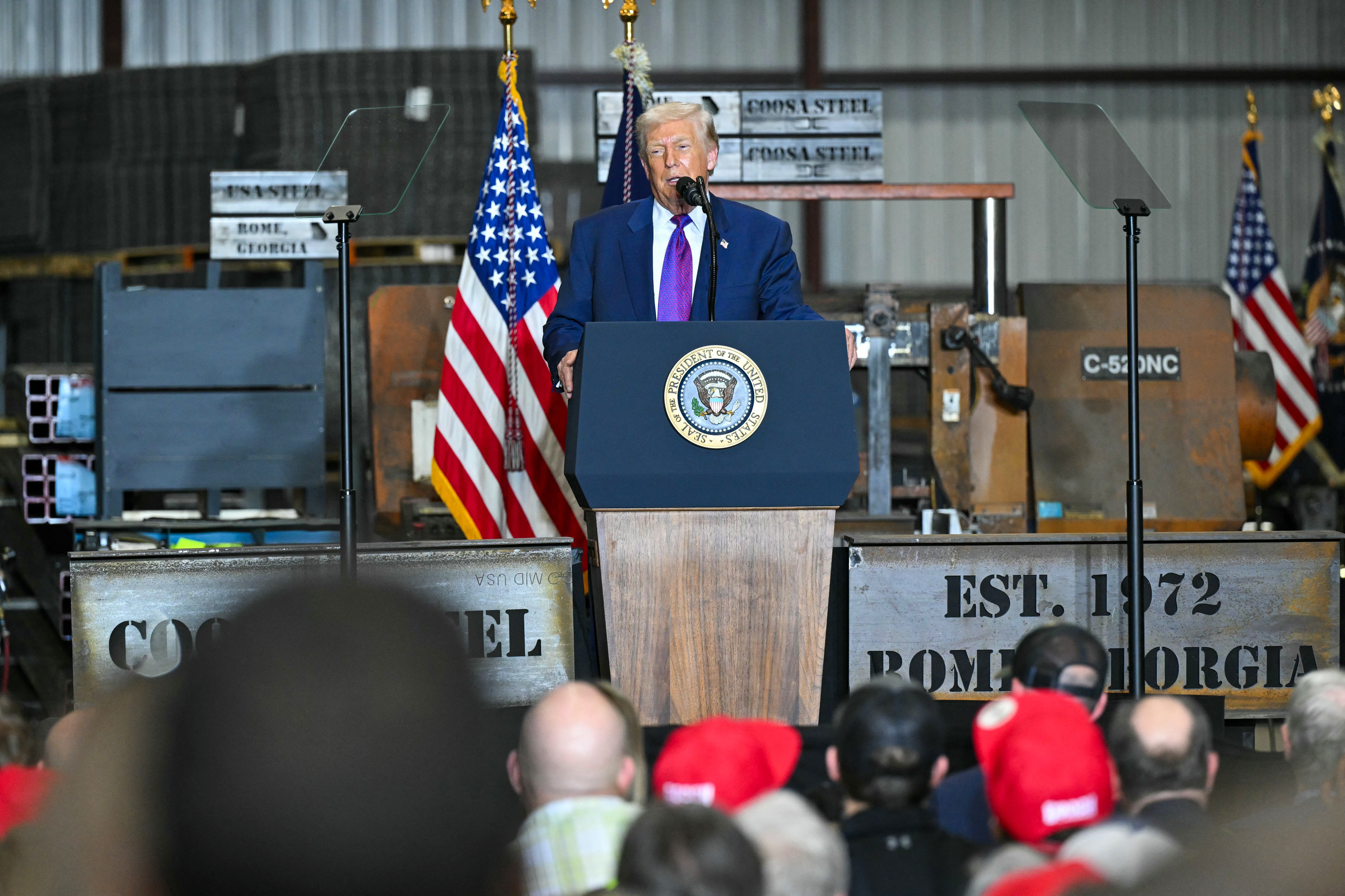 Neki republikanci zabrinuti su da predsjednik Donald Trump podcjenjuje izazov s kojim se stranka suočava na ovogodišnjim izborima u sredini