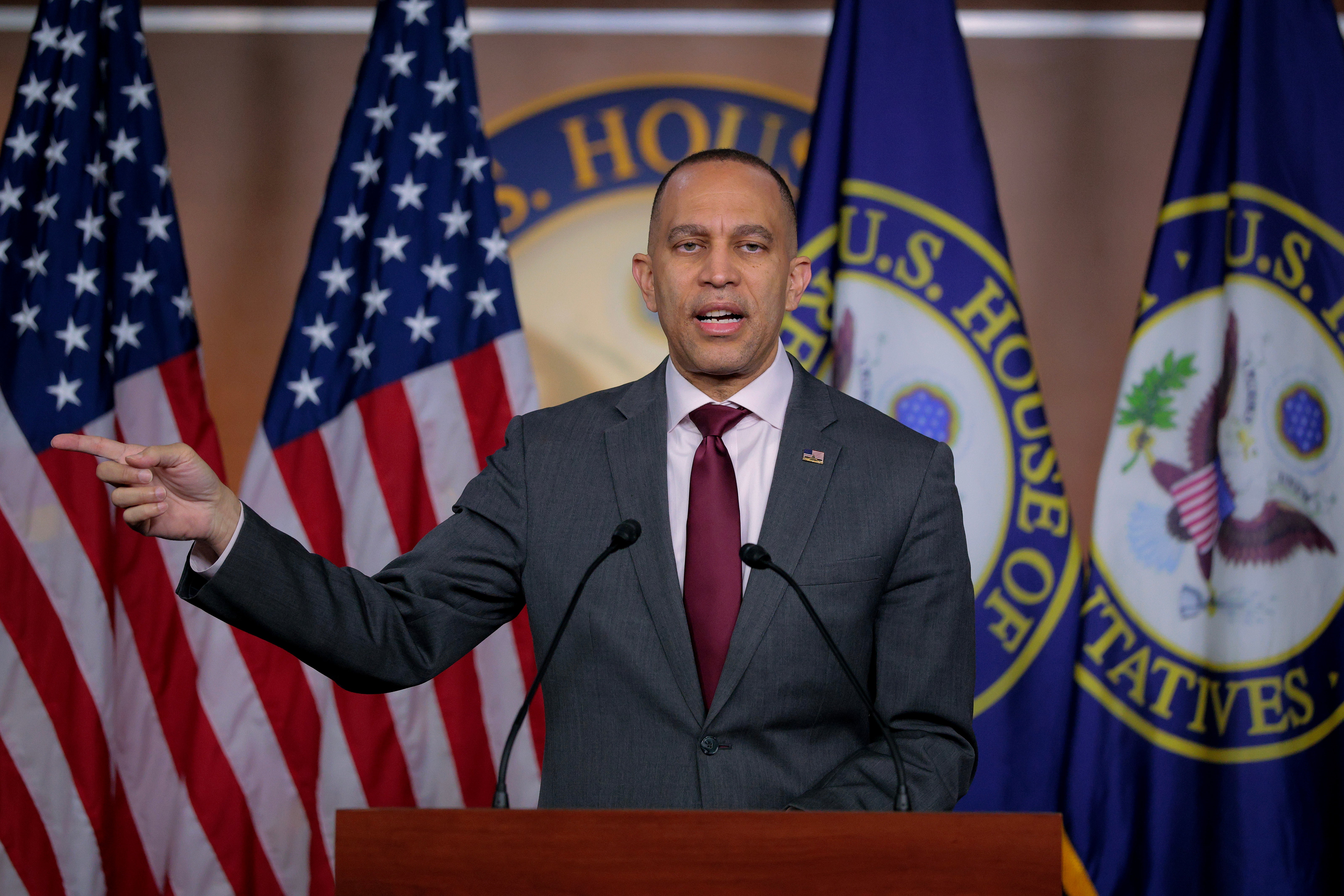 Predsjednik Donald Trump zahtijeva da se zastupnik Hakeem Jeffries suoči s kaznenom prijavom zbog komentara koji je dao o naporima Demokratske stranke za preraspodjelu