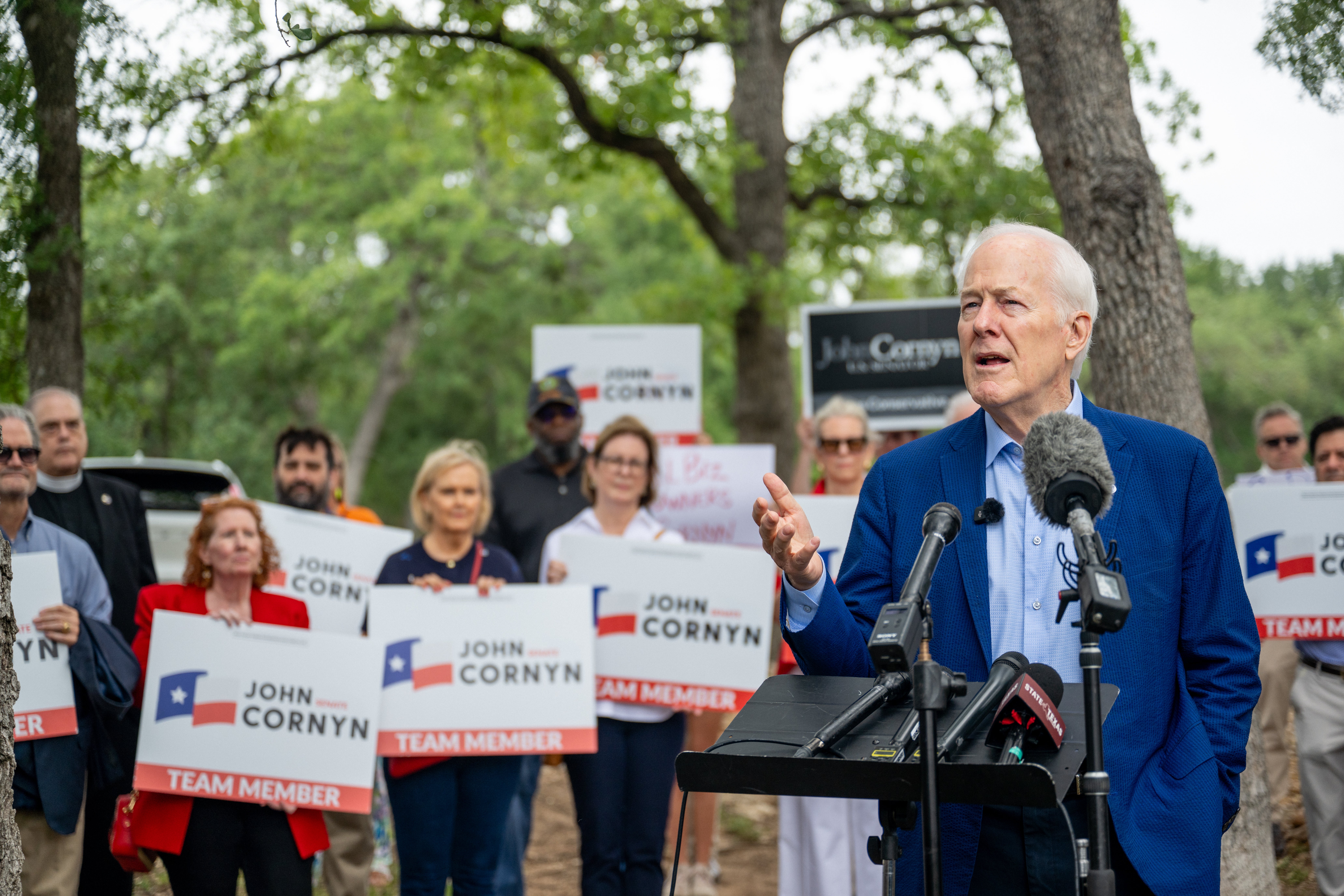 John Cornyn sudjeluje u najskupljoj utrci za Senat u ciklusu dok pokušava zaštititi svoje mjesto od demokratskog izazova, a istovremeno se brani od republikanskog suparnika