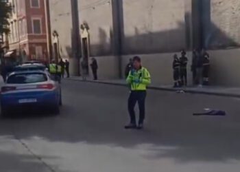 Automobil se zabio među pješake u Modeni, osmero ljudi ozlijeđeno