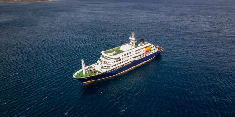 Ažuriranja uživo s broda za krstarenje Atlantikom: Troje mrtvih i britanski turist na intenzivnoj njezi nakon izbijanja hantavirusa