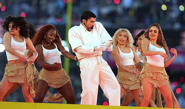 Bad Bunny kritiziran zbog ‘seksualiziranog’ i ‘odvratnog’ showa na poluvremenu Super Bowla jer su procurile pritužbe FCC-a