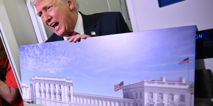 Ballroom blitz: Trump objavljuje desetak online objava zalažući se za svoj voljeni prostor za događaje u Bijeloj kući